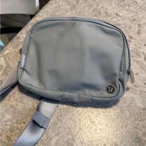 Lululemon belt bag grey 2L large